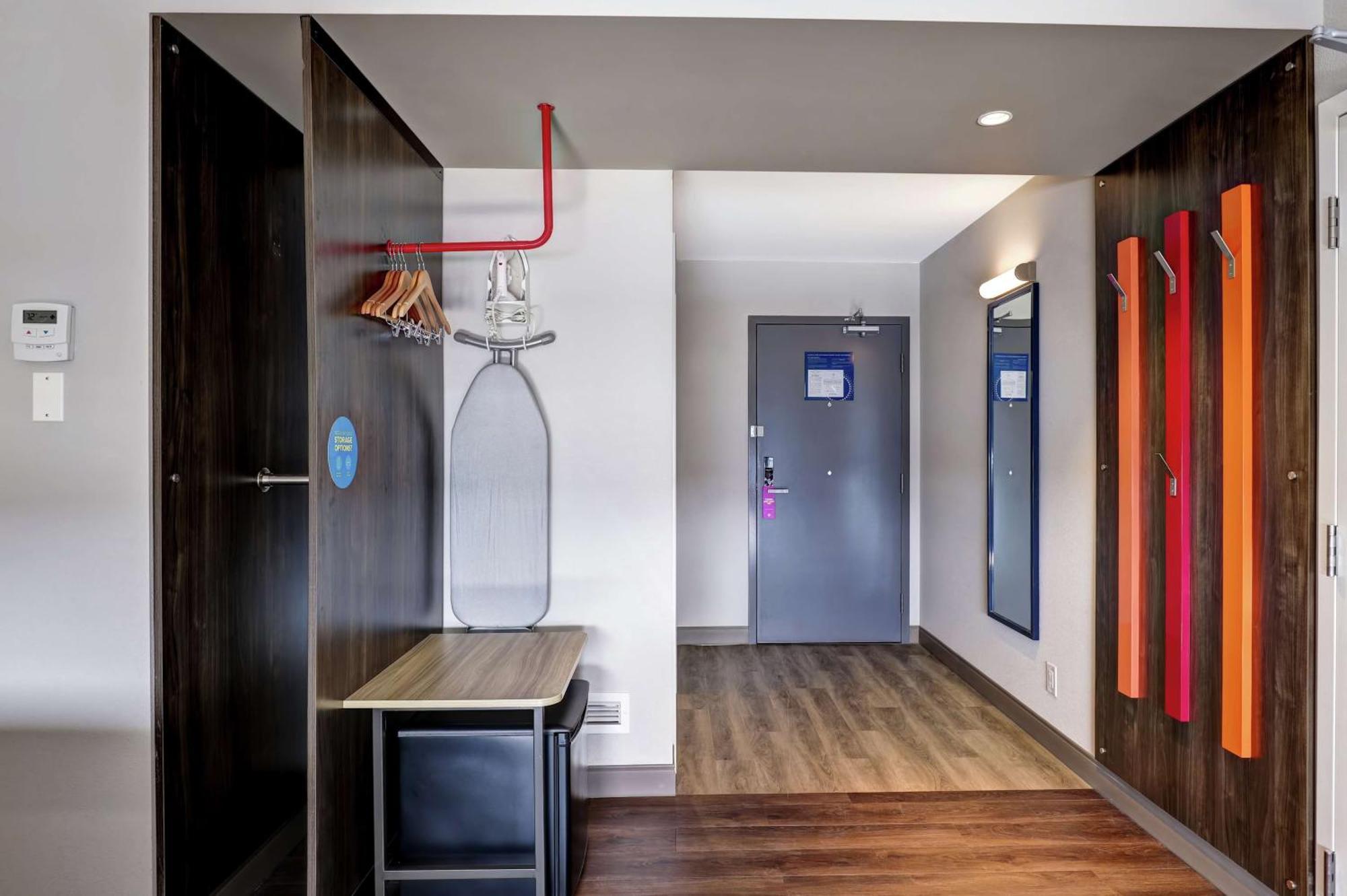 Tru By Hilton Windermere 3* Edmonton