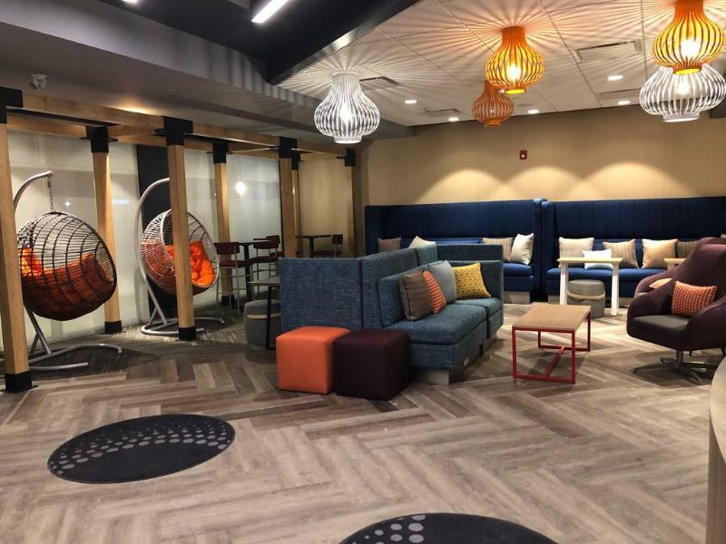 Hotel Tru By Hilton Windermere Edmonton